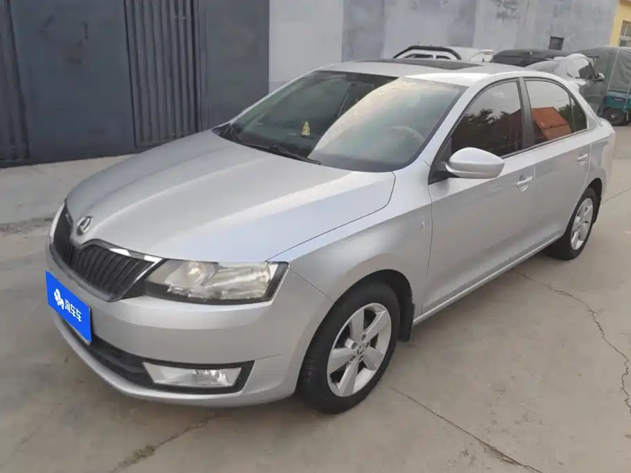 Skoda Rapid 2014 — фото 1
