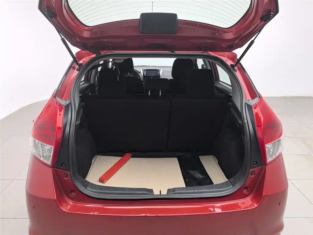 Toyota Yaris L 2015 — фото 16