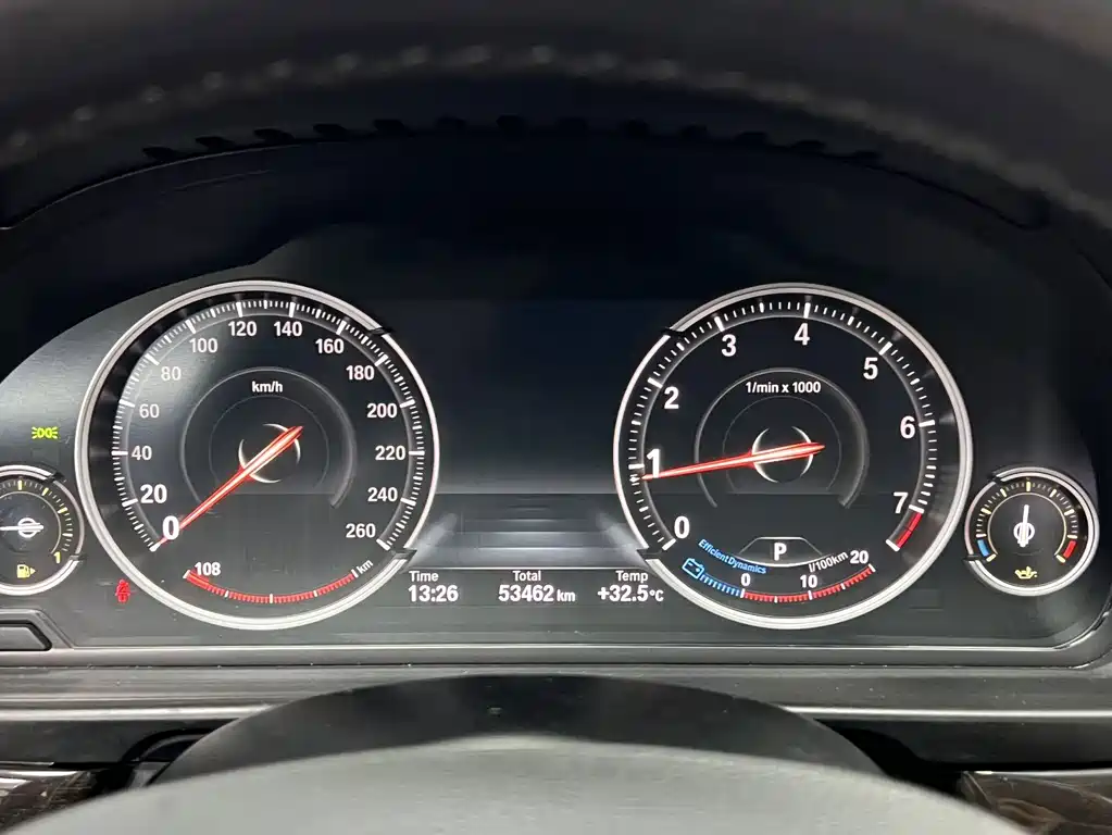 BMW 5 Series 2017 — фото 13