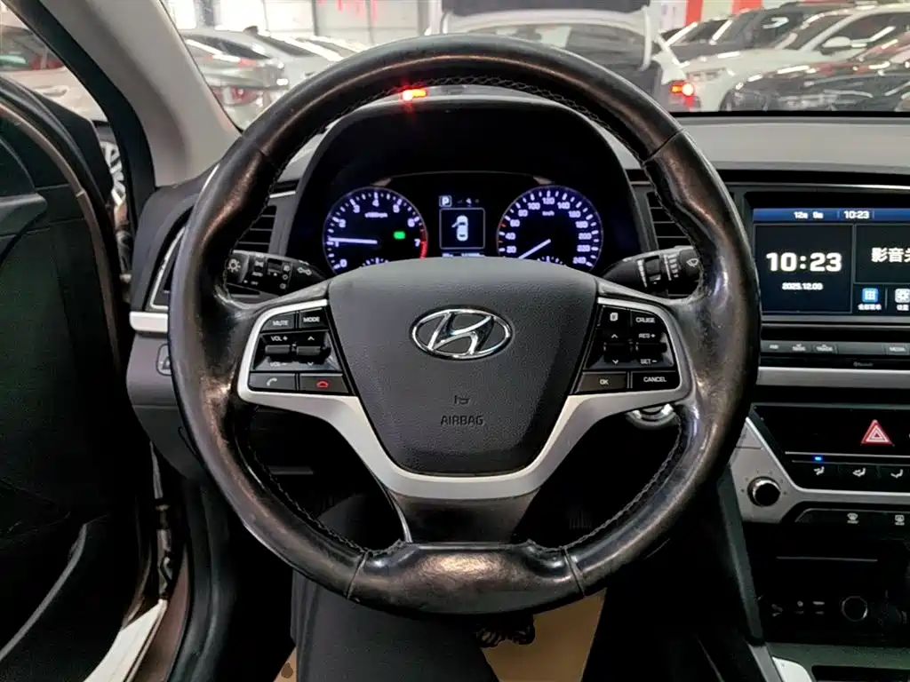 Hyundai Elantra 2016 — фото 11