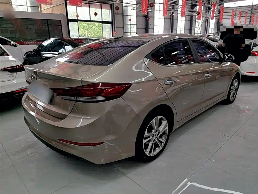Hyundai Elantra 2016 — фото 7