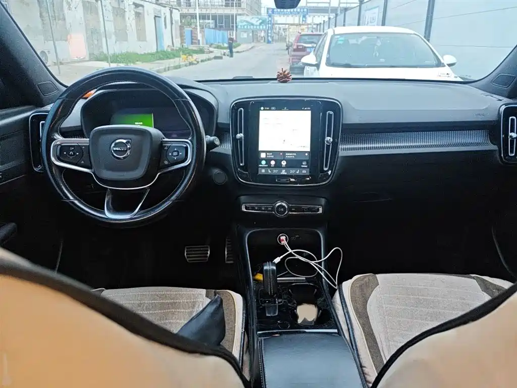 Volvo XC40 NEV 2020 — фото 13