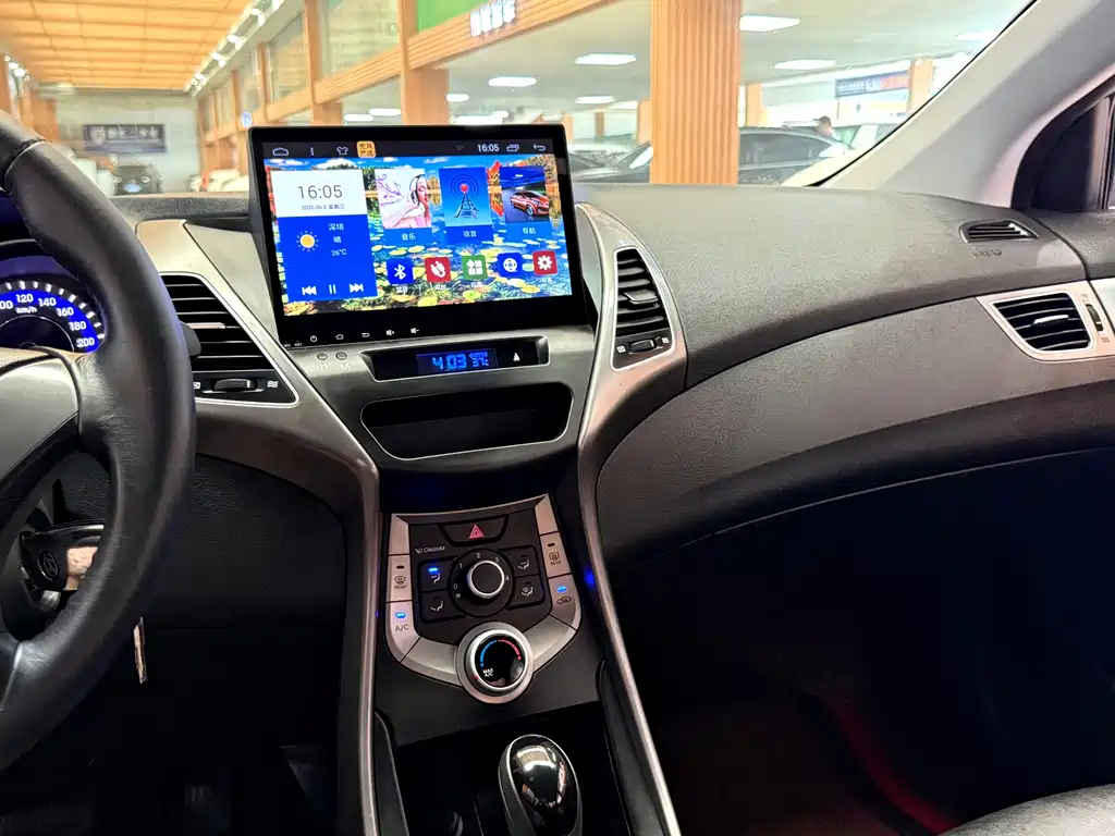 Hyundai Elantra Langdong 2018 — фото 17