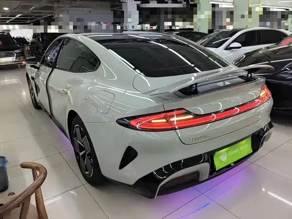 Xiaomi SU7 2024
