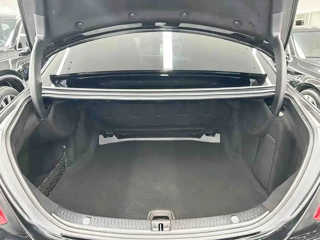 Mercedes-Benz E-Class 2018 — фото 20