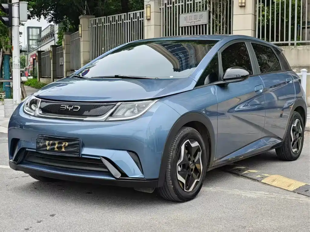 BYD Dolphin 2025