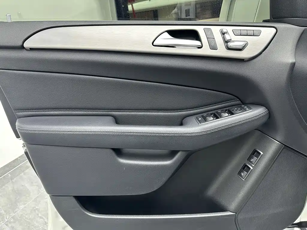 Mercedes-Benz GLS 2016 — фото 23