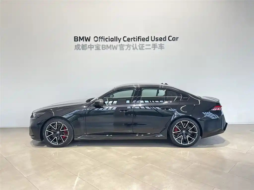 BMW M5 New Energy 2025 — фото 3