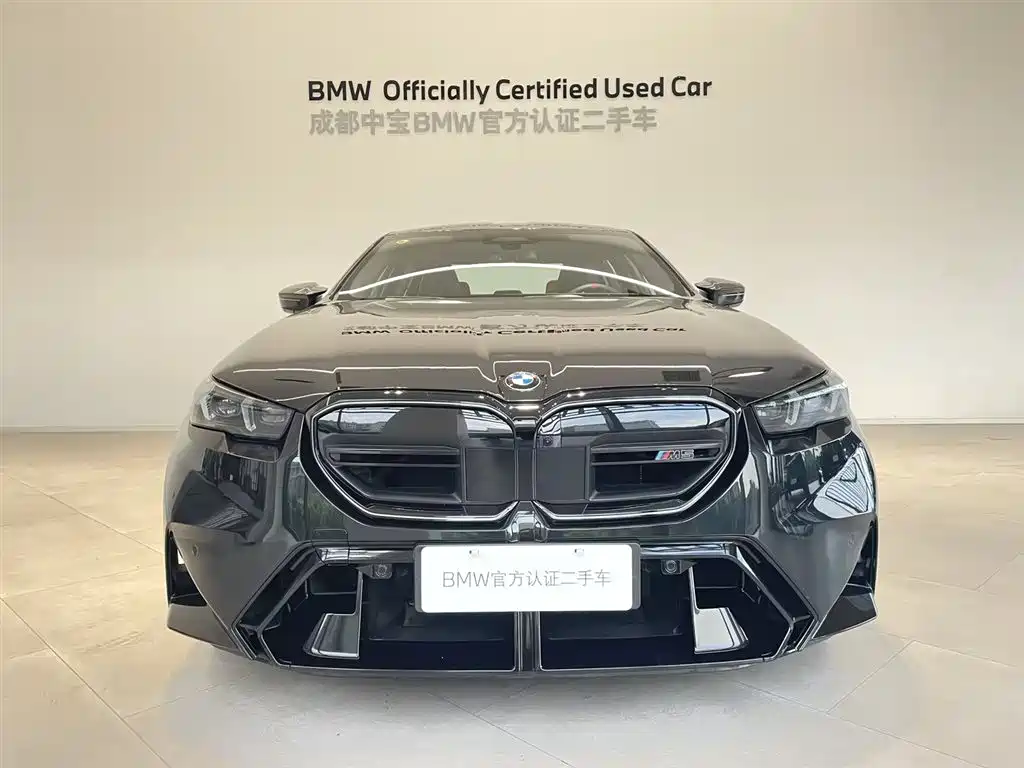 BMW M5 New Energy 2025 — фото 6
