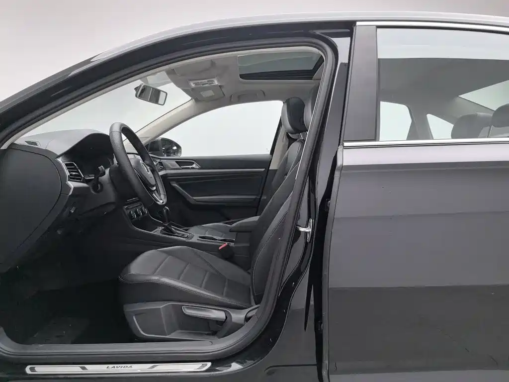 Volkswagen Lavida 2018 — фото 10