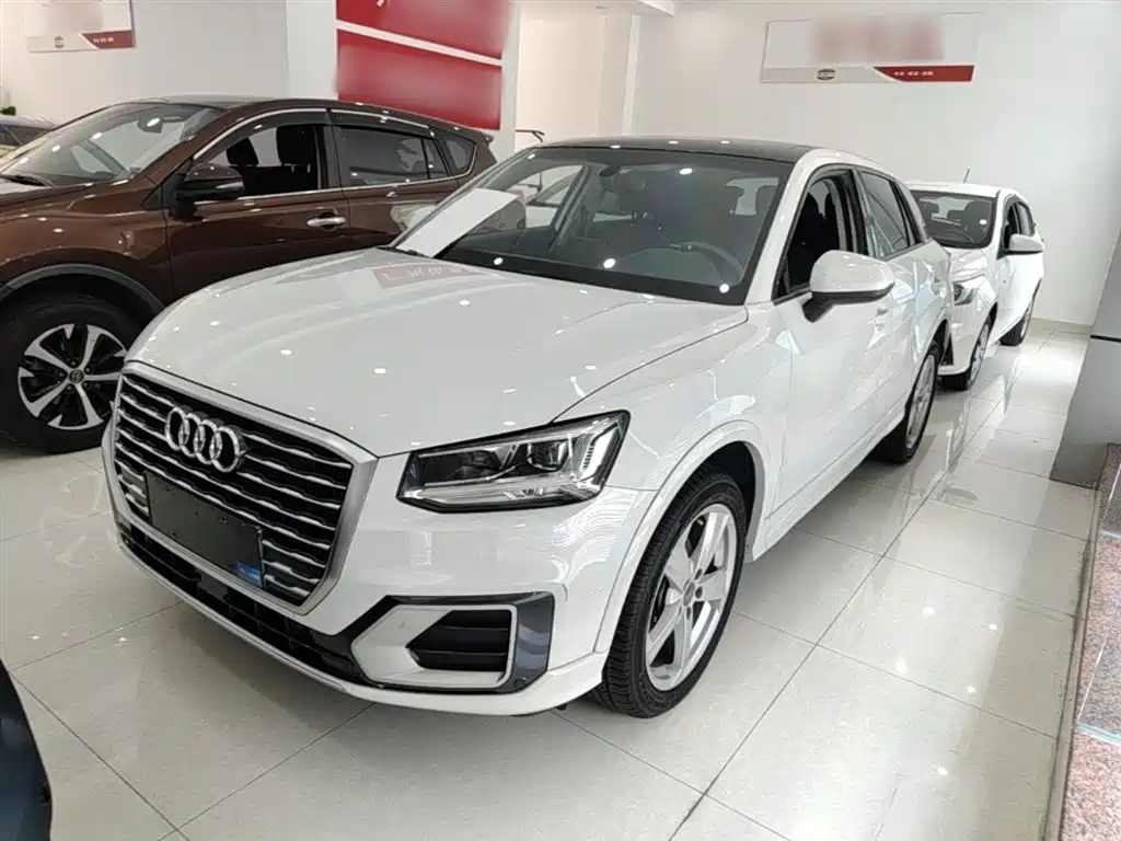 Audi Q2L 2020 — фото 2