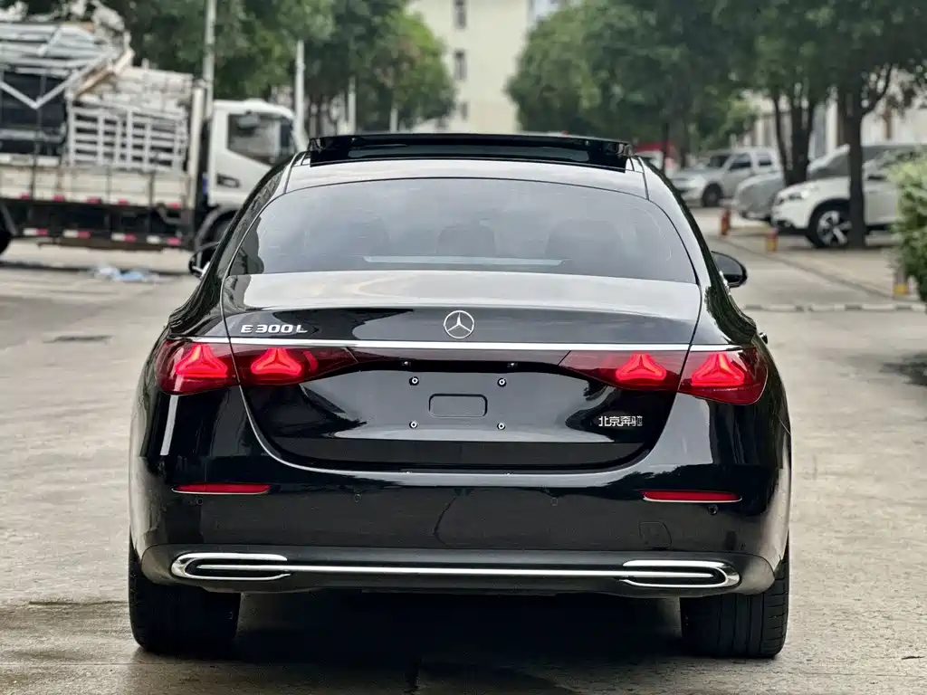 Mercedes-Benz E-Class 2024 — фото 9