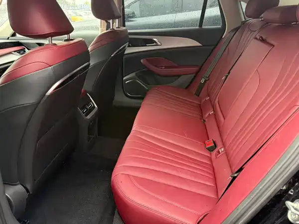 Hongqi H5 2025