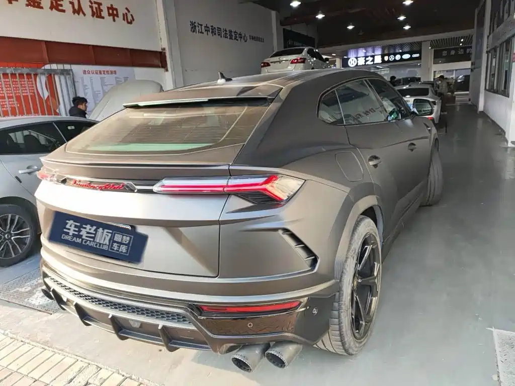 Lamborghini Urus 2020 — фото 18