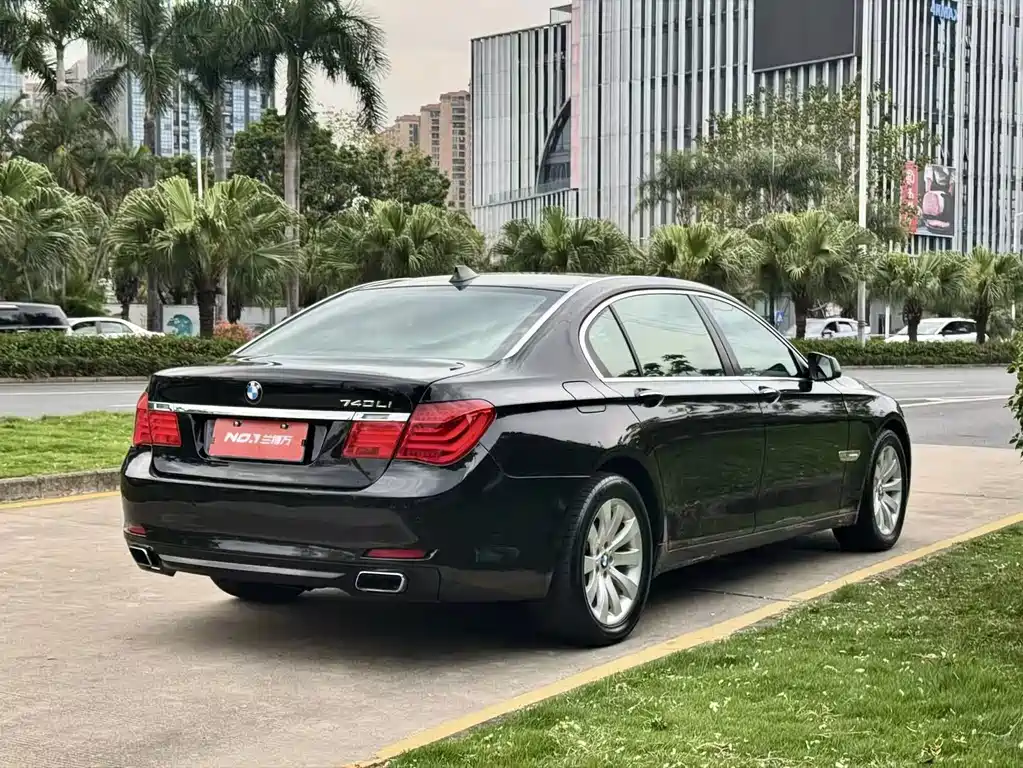 BMW 7 Series 2009 — фото 10