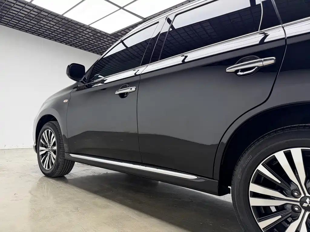 Mitsubishi Outlander 2022 — фото 28