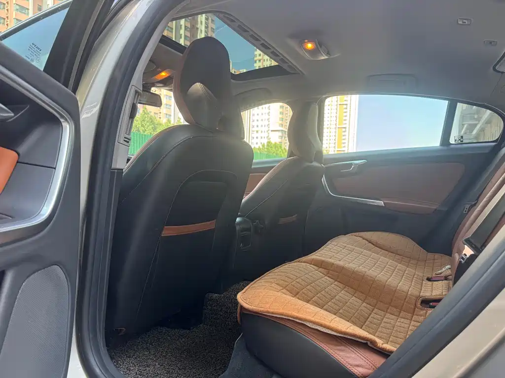 Volvo S60 2014 — фото 8