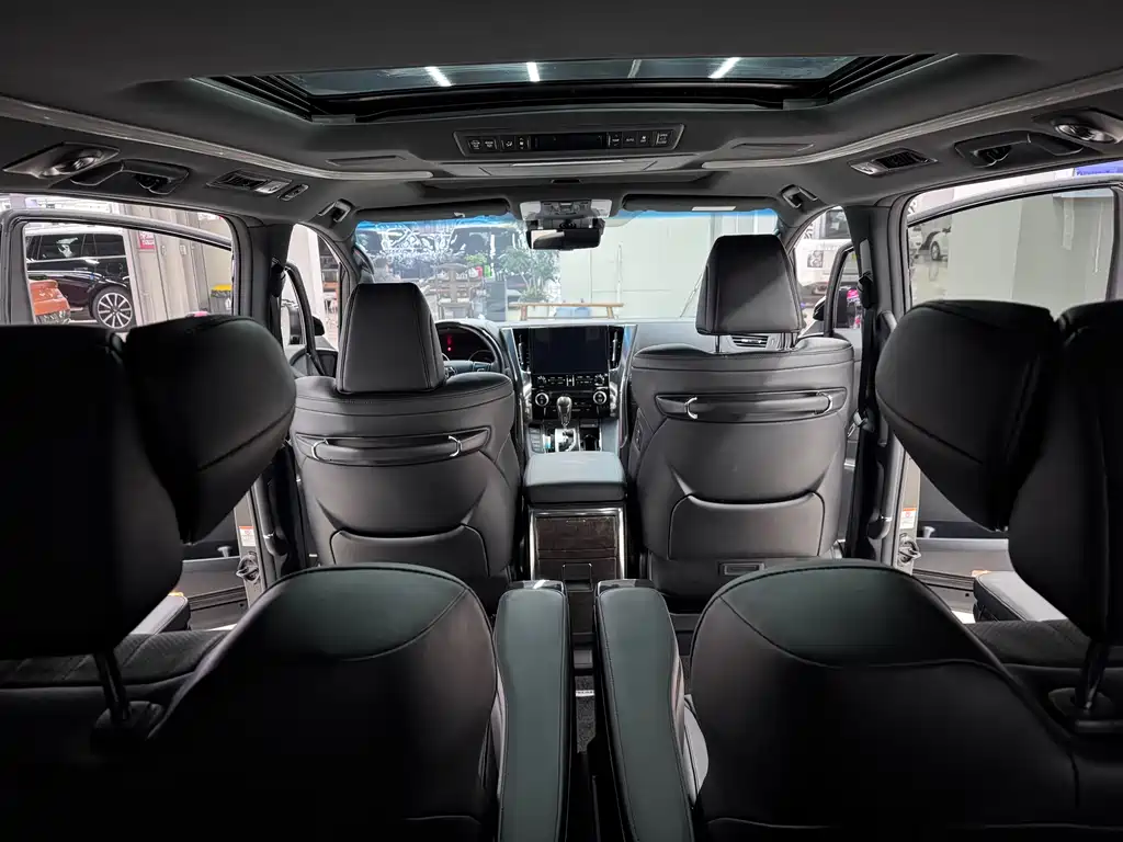 Toyota Alphard 2022 — фото 10