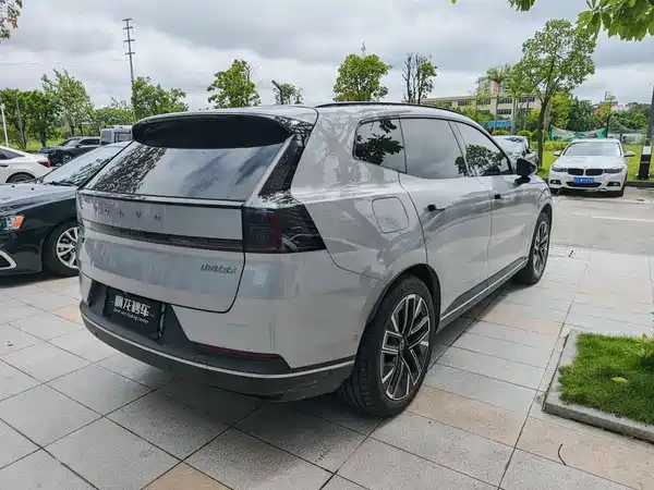 Volvo XC70 Plug-In Hybrid 2025