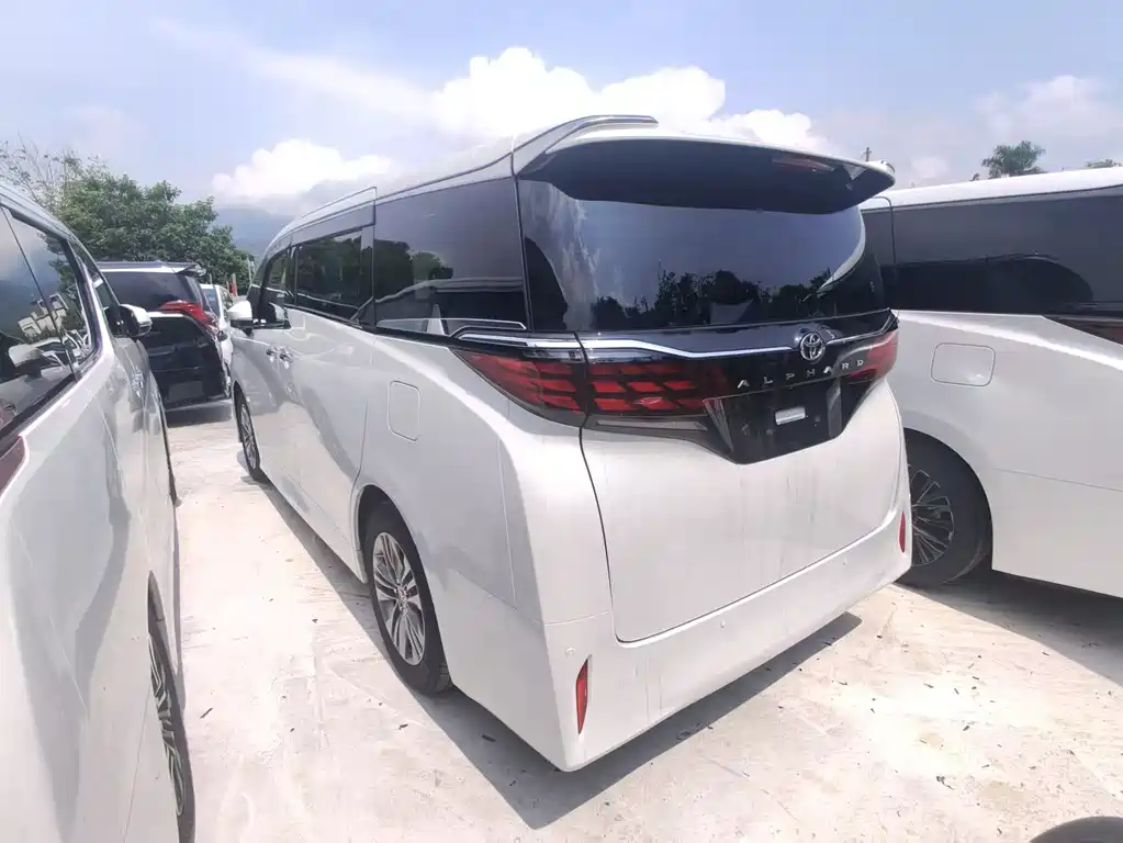 Toyota Alphard 2024 — фото 4