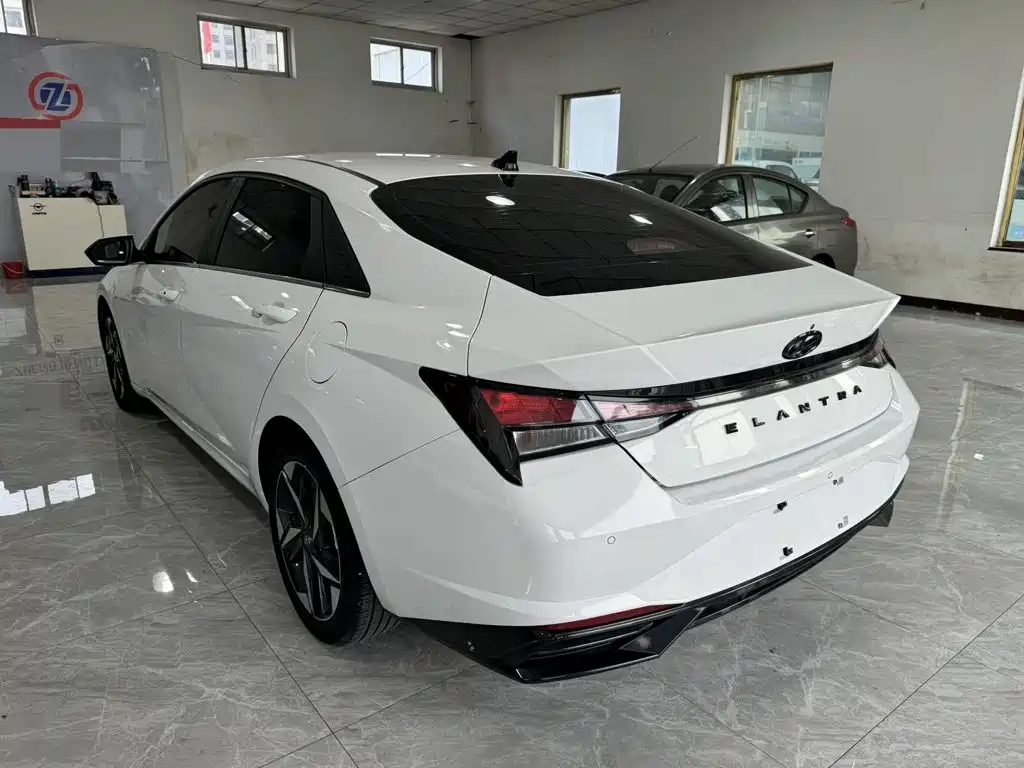 Hyundai Elantra 2023