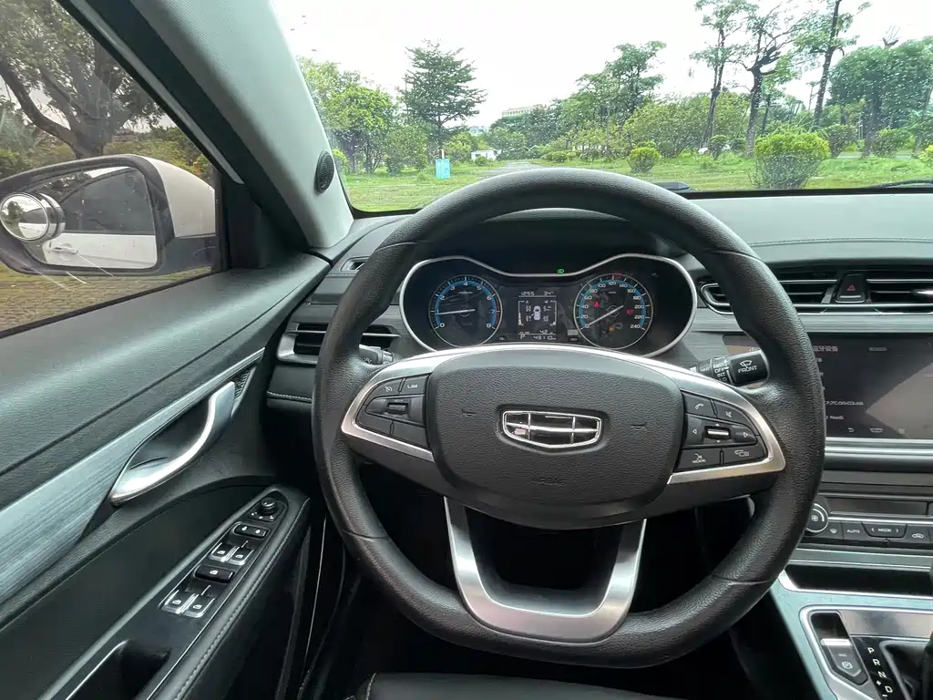 Geely Emgrand 2021