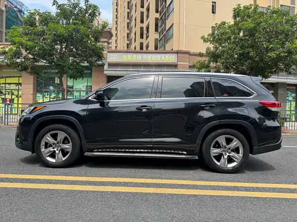 Toyota Highlander 2021