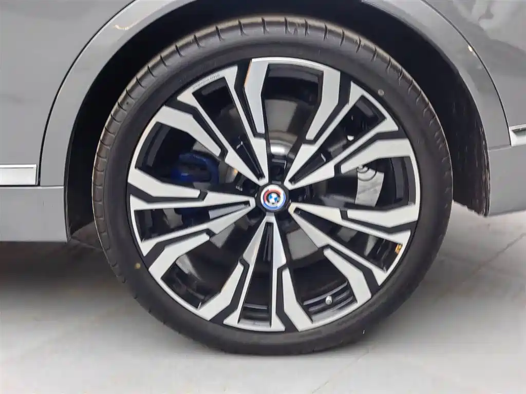 BMW X7 M60i 2025 — фото 18