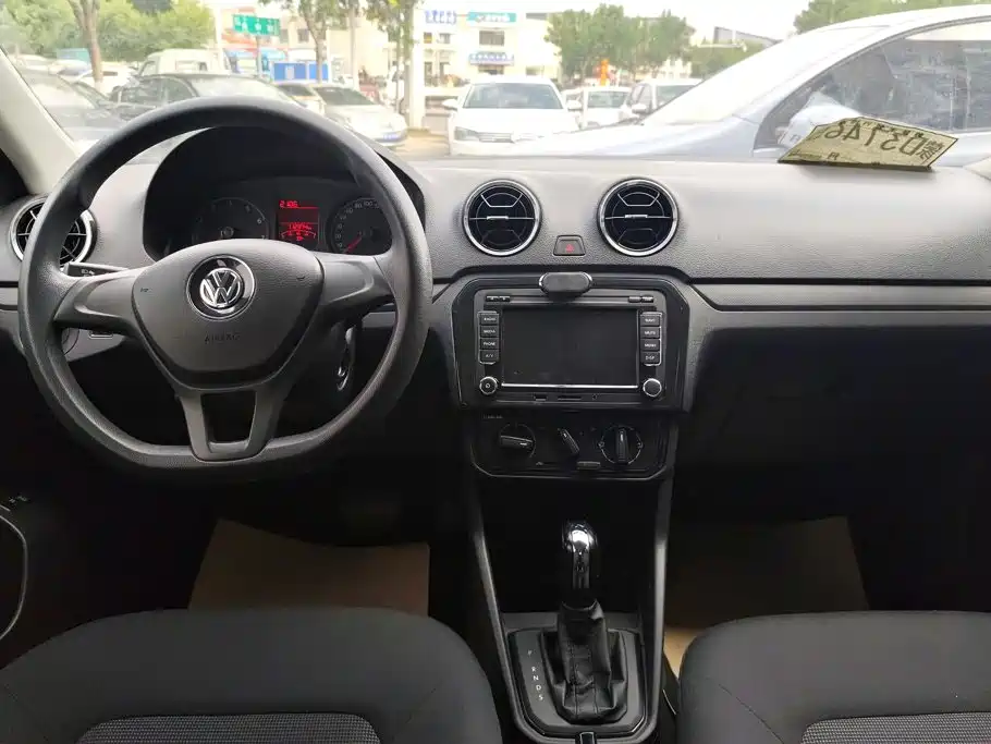 Volkswagen Jetta 2017 — фото 12