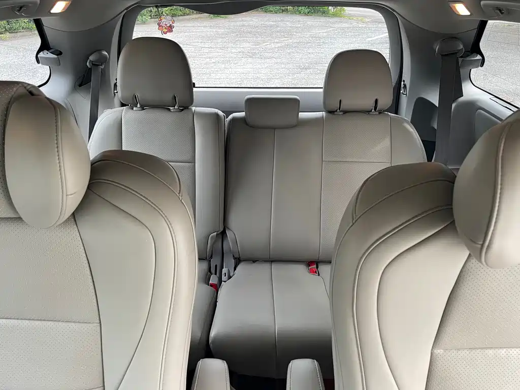 Toyota Sienna 2019 — фото 15