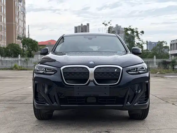 BMW iX3 2024