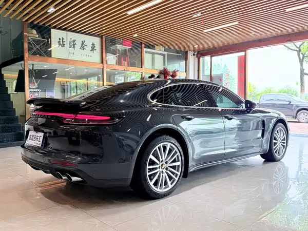 Porsche Panamera 2021