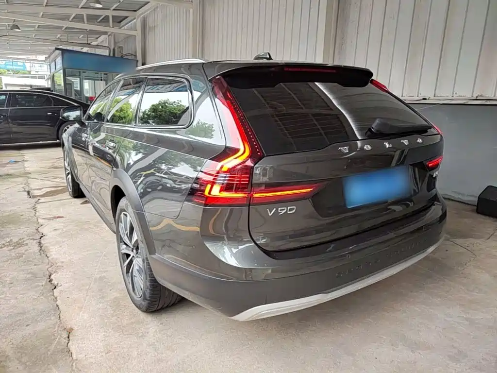 Volvo V90 2021