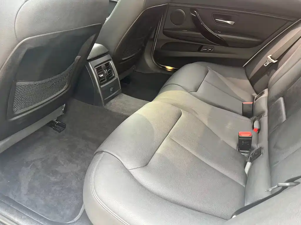 BMW 3 Series 2017 — фото 15