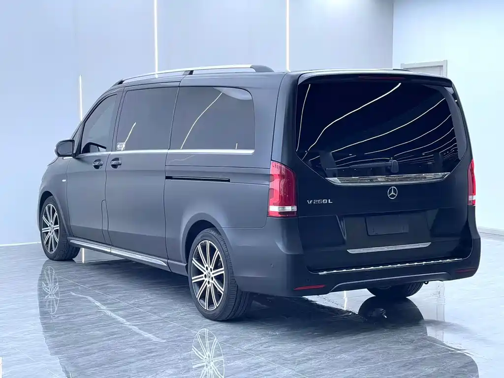 Mercedes-Benz V-Class 2023 — фото 18