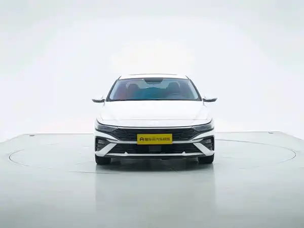 Hyundai Elantra 2024