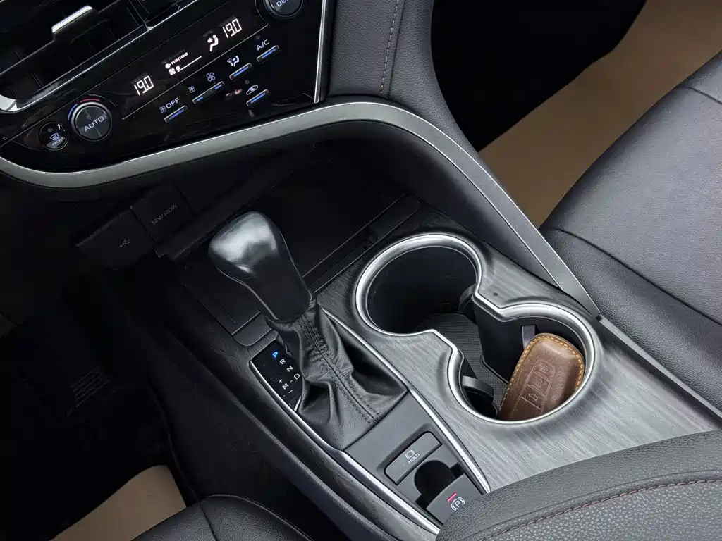 Toyota Camry 2021 — фото 11