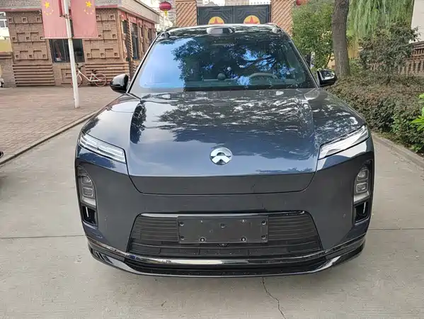 NIO ES8 2025