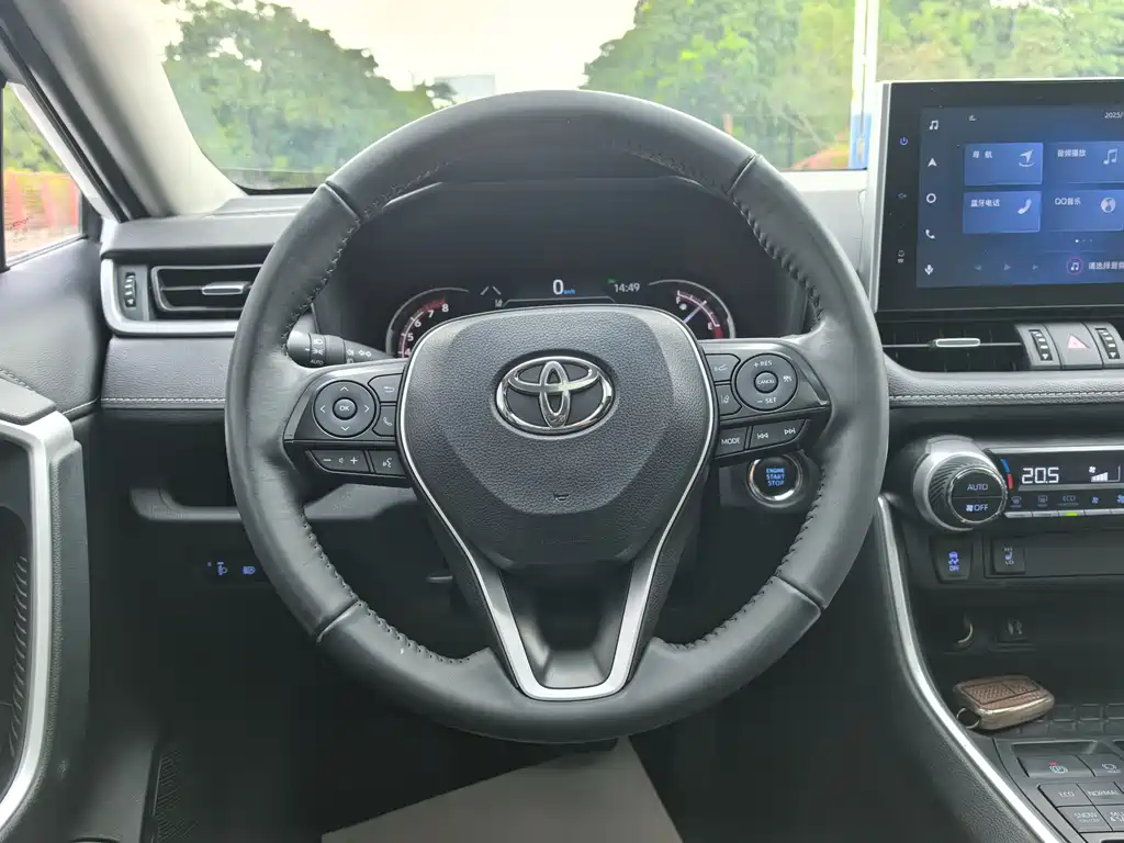 Toyota RAV4 2021 — фото 16