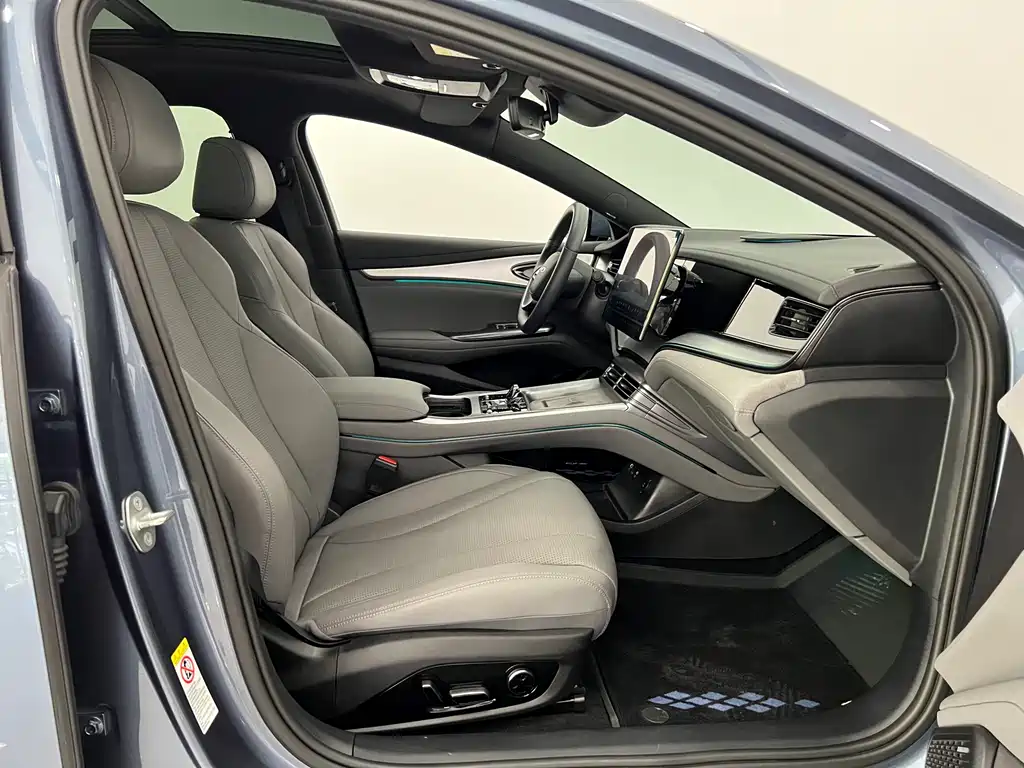 BYD Seal 07 DM-i 2025 — фото 11