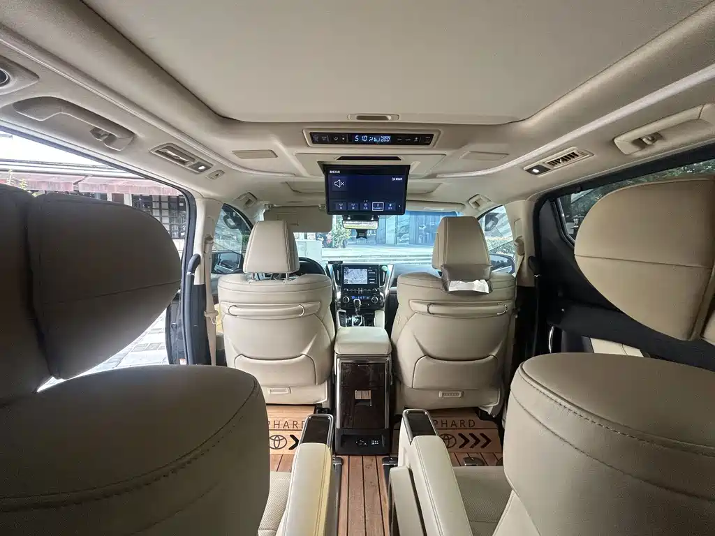 Toyota Alphard 2022 — фото 9