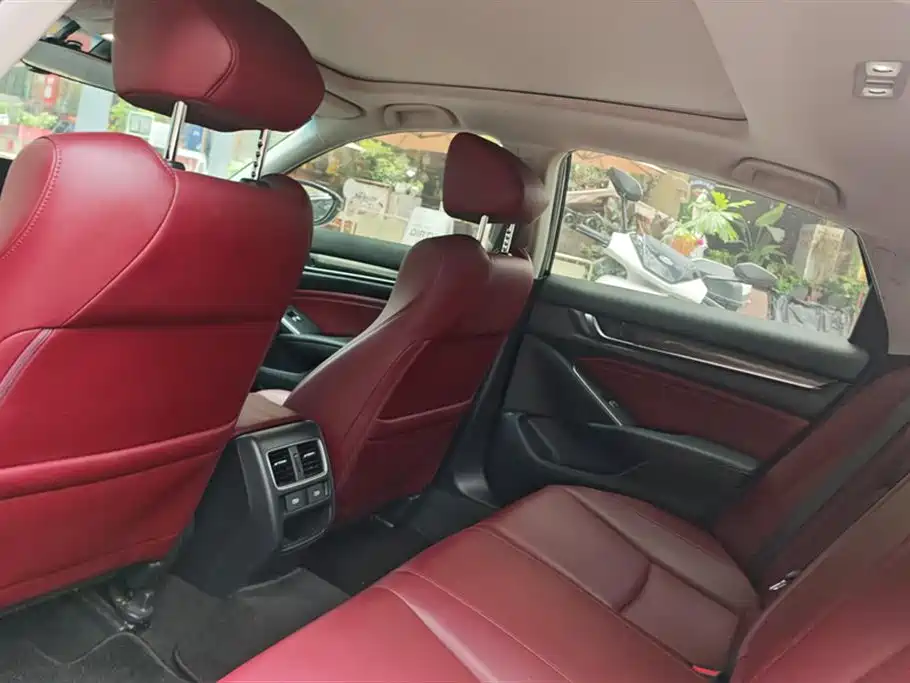 Honda Accord 2022 — фото 11