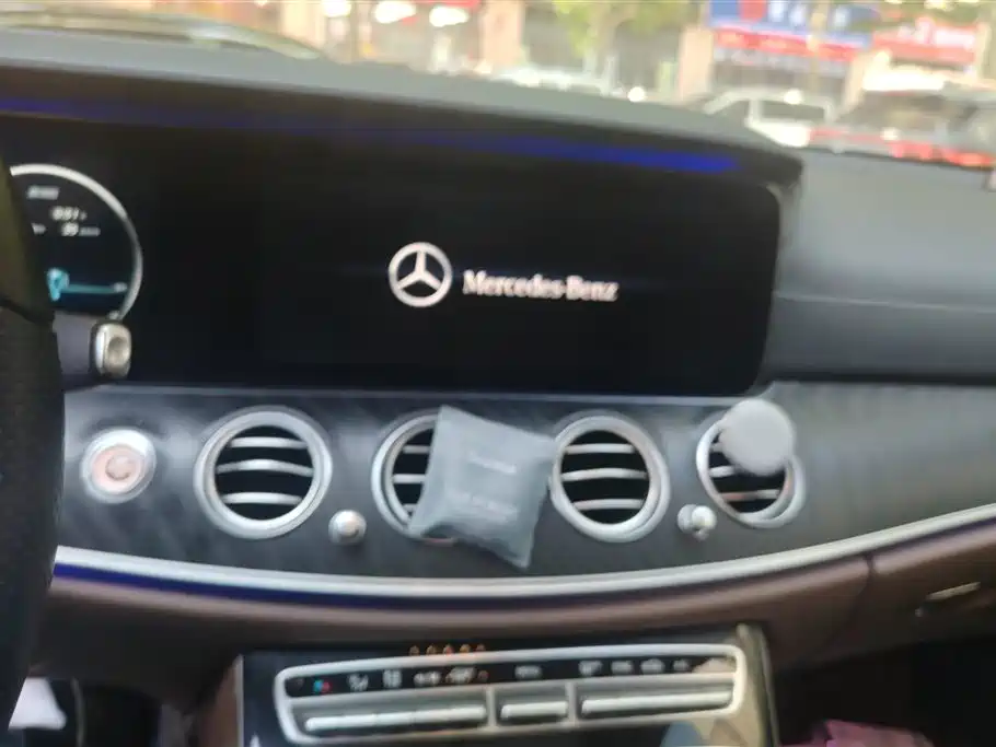 Mercedes-Benz E-Class 2017 — фото 13