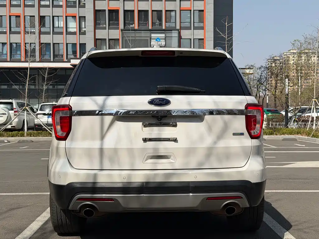 Ford Explorer 2017 — фото 16