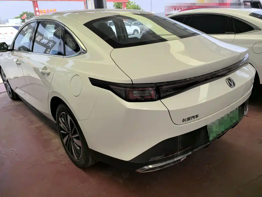 Changan Eado PHEV 2026 — фото 4