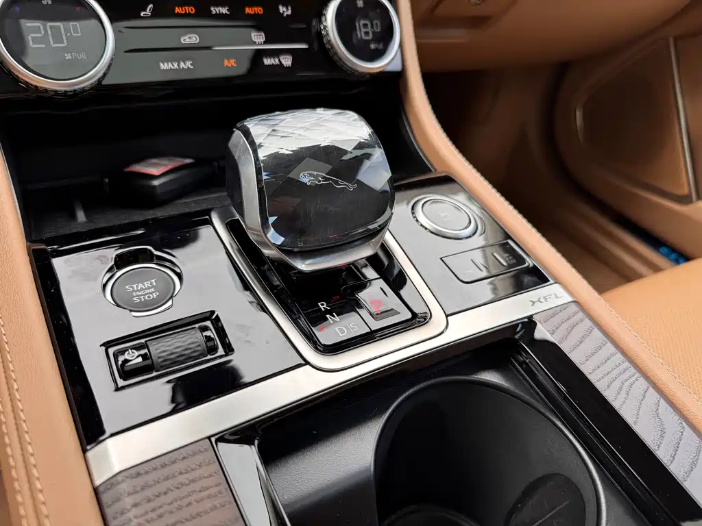 Jaguar XFL 2025 — фото 11