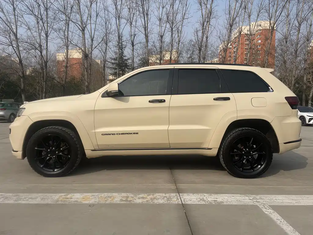 Jeep Grand Cherokee 2013 — фото 12