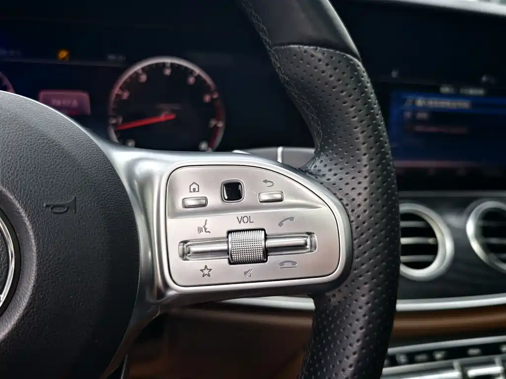 Mercedes-Benz E-Class 2019 — фото 11