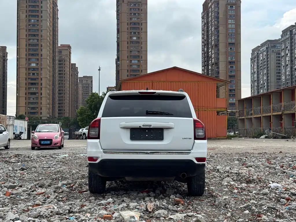 Jeep Compass 2015 — фото 10