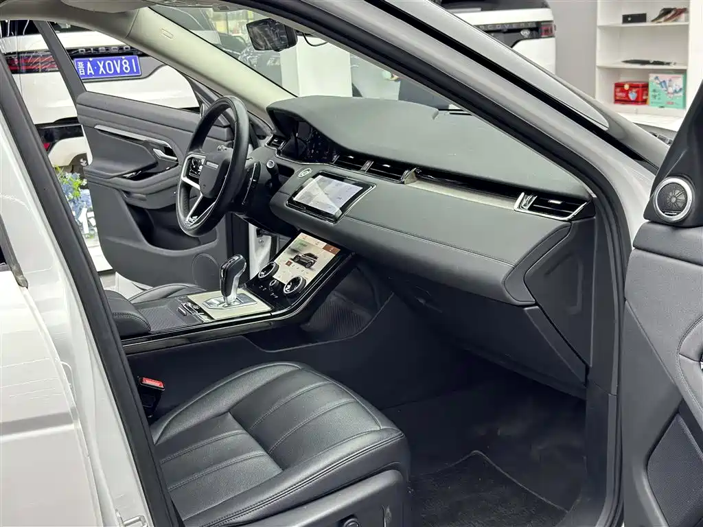 Land Rover Evoque 2023 — фото 8